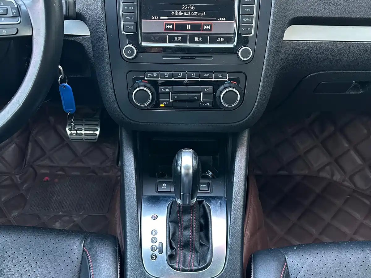 Volkswagen Sagitar 2011 1.8TSI Automatic Champion Edition фото 11