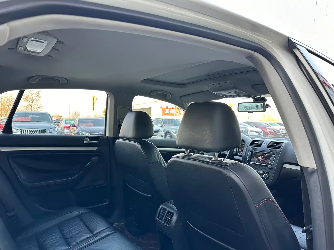 Volkswagen Sagitar 2011 1.8TSI Automatic Champion Edition фото 14