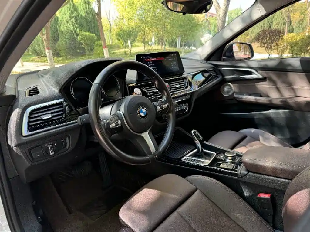 BMW 1 Series 2023 120i M Sport Shadow Edition фото 11
