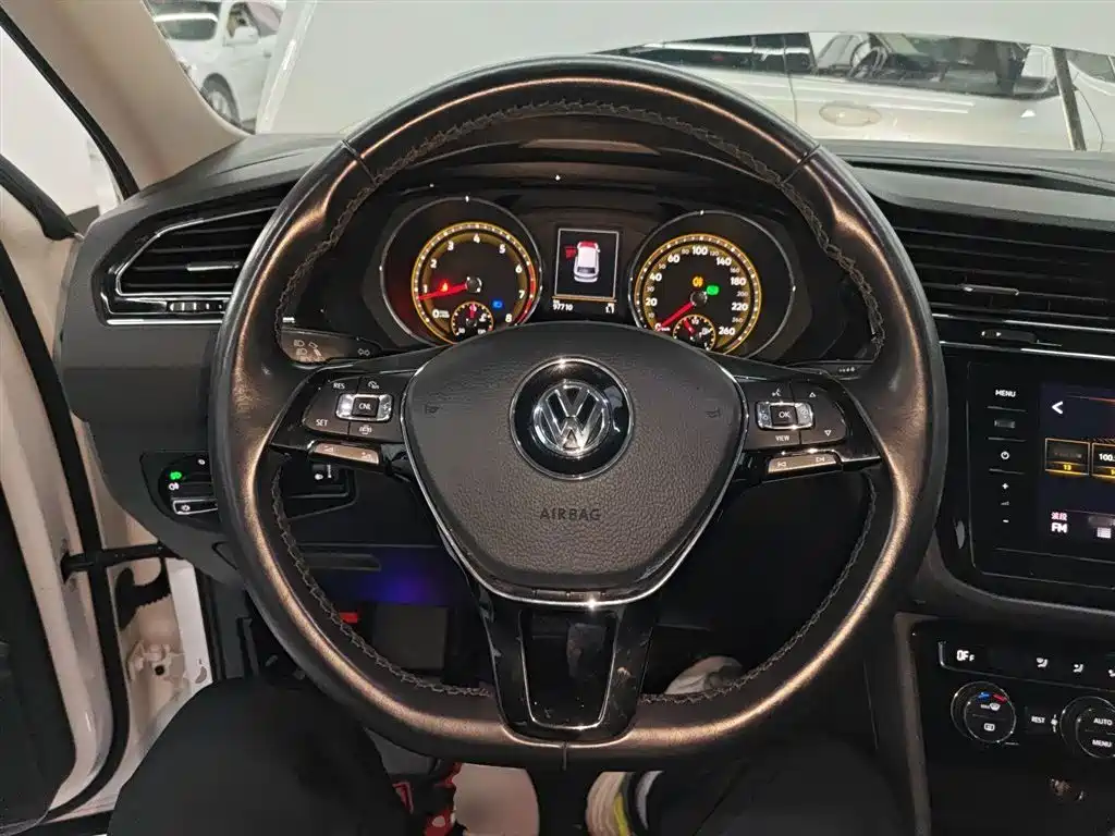 Volkswagen Tiguan L 2019 Facelift 330TSI Auto 2WD Panorama Comfort China VI фото 11