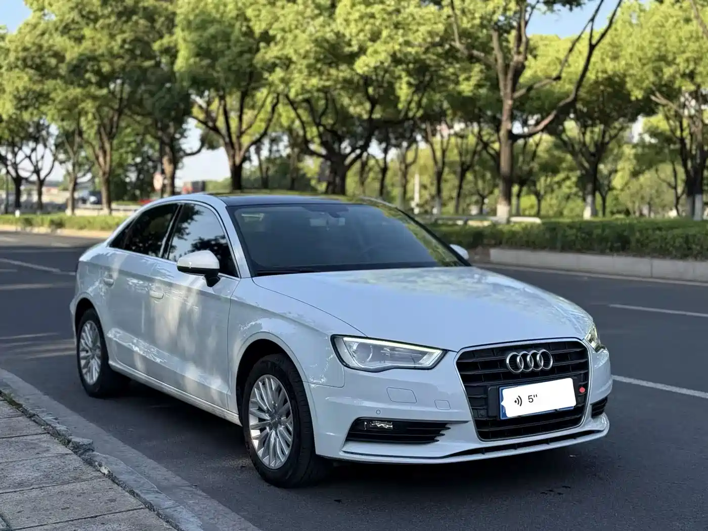 Audi A3 2016 Limousine 35 TFSI Leadership фото 3