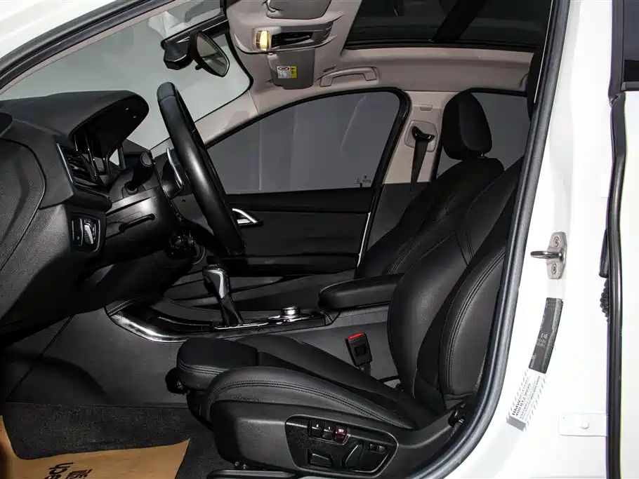 BMW 1 Series 2019 120i Leading M Sport Package фото 24