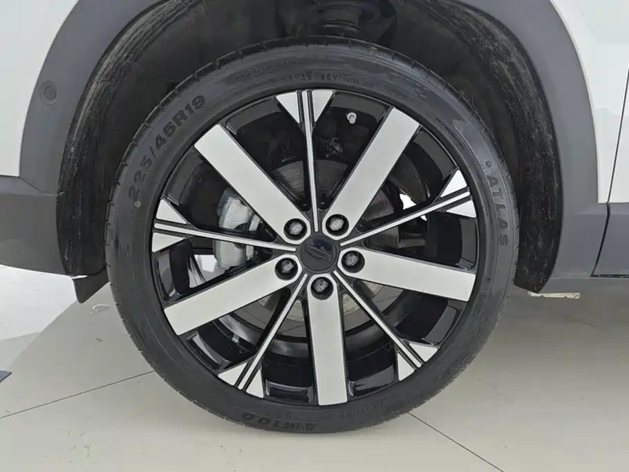 Фото 6 - Geely ICON
