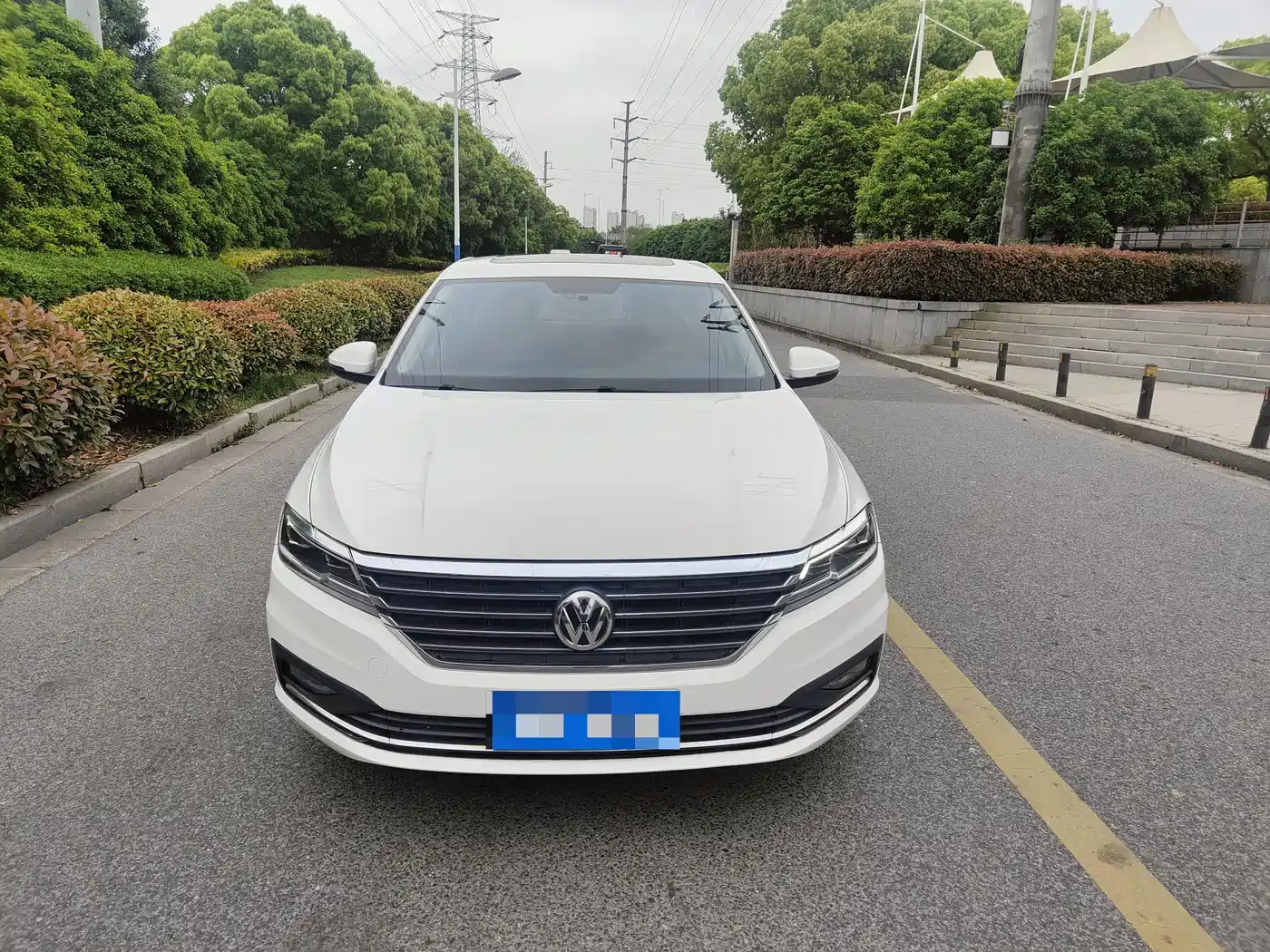 Volkswagen Lavida 2021 1.5L Auto Comfort Edition фото 2