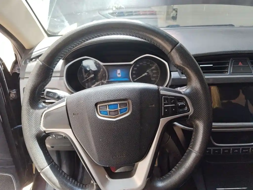 Фото 7 - Geely Emgrand