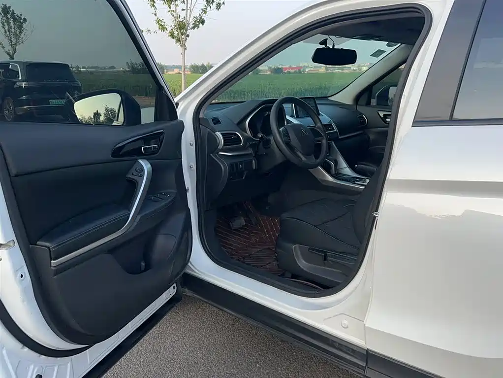 Mitsubishi Eclipse Cross 2018 1.5T CVT 2WD Fearless Edition фото 12