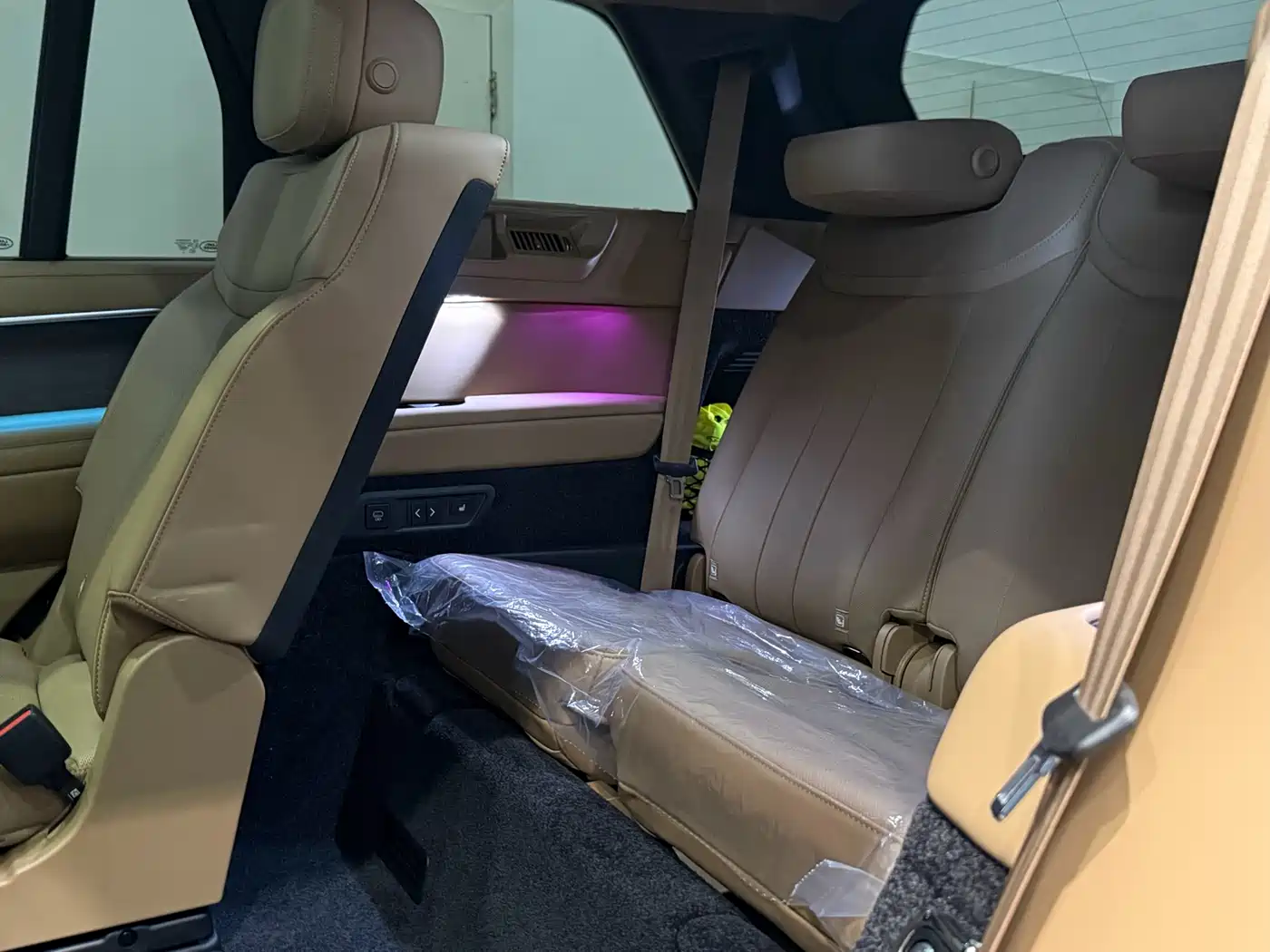 Land Rover Range Rover 2024 3.0 L6 400PS Golden Age Extended 7-Seater фото 16