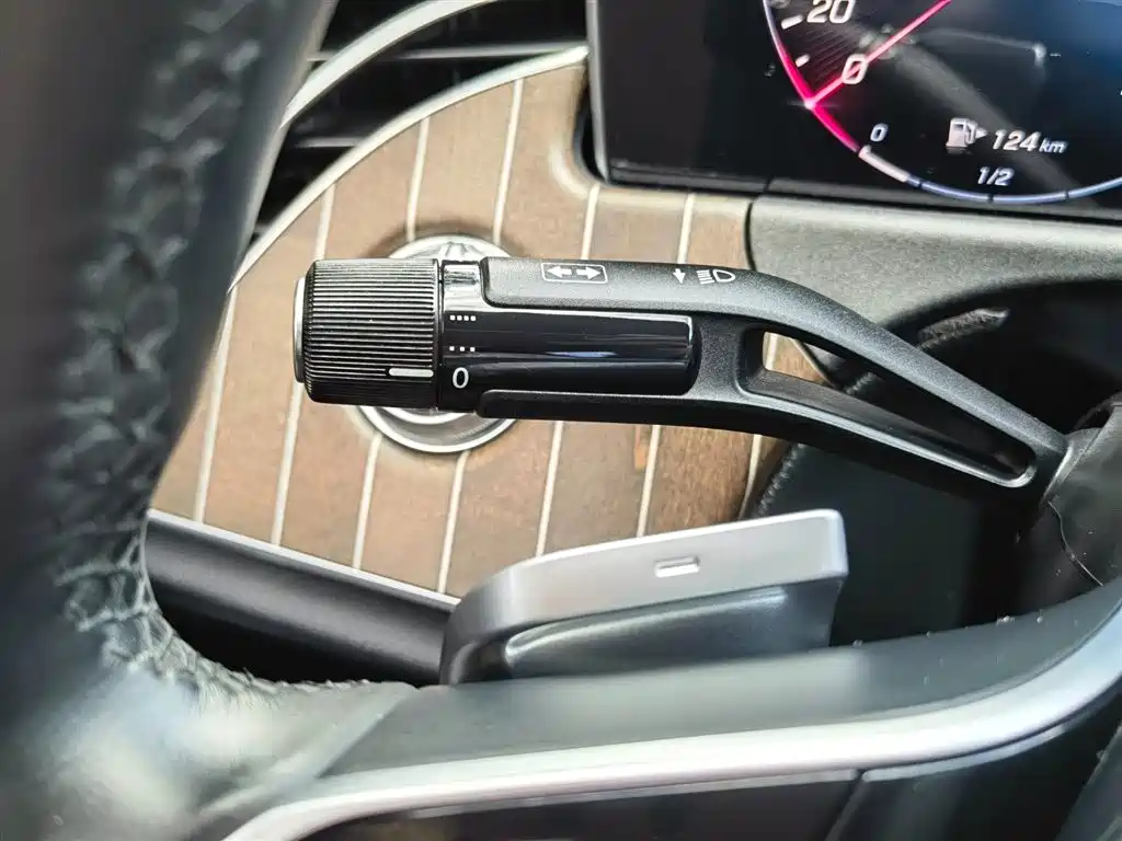 Mercedes-Benz E-Class 2024 E 300 L Fashion фото 35