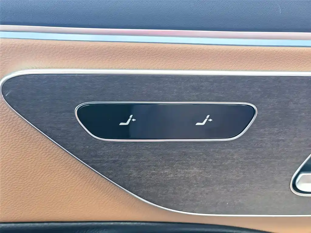 Mercedes-Benz E-Class 2024 E 300 L Fashion фото 42