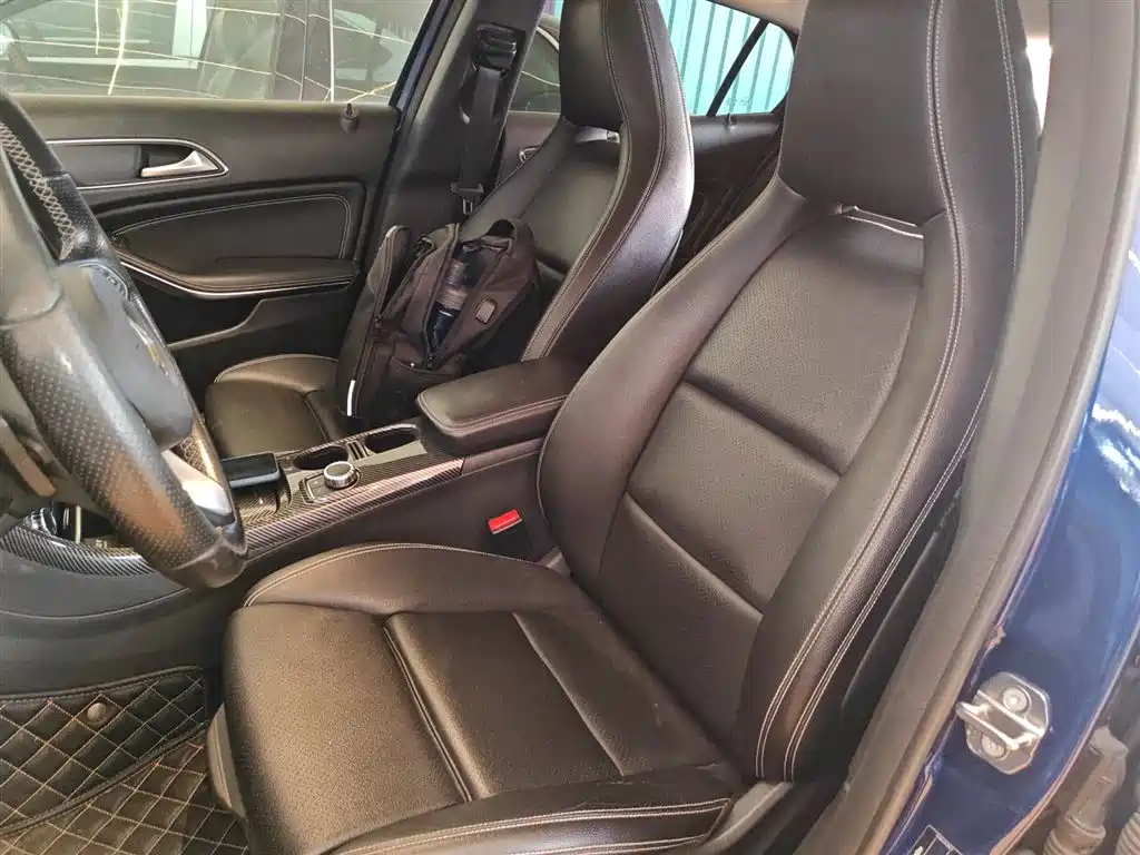 Mercedes-Benz GLA 2018 GLA 200 Dynamic фото 7