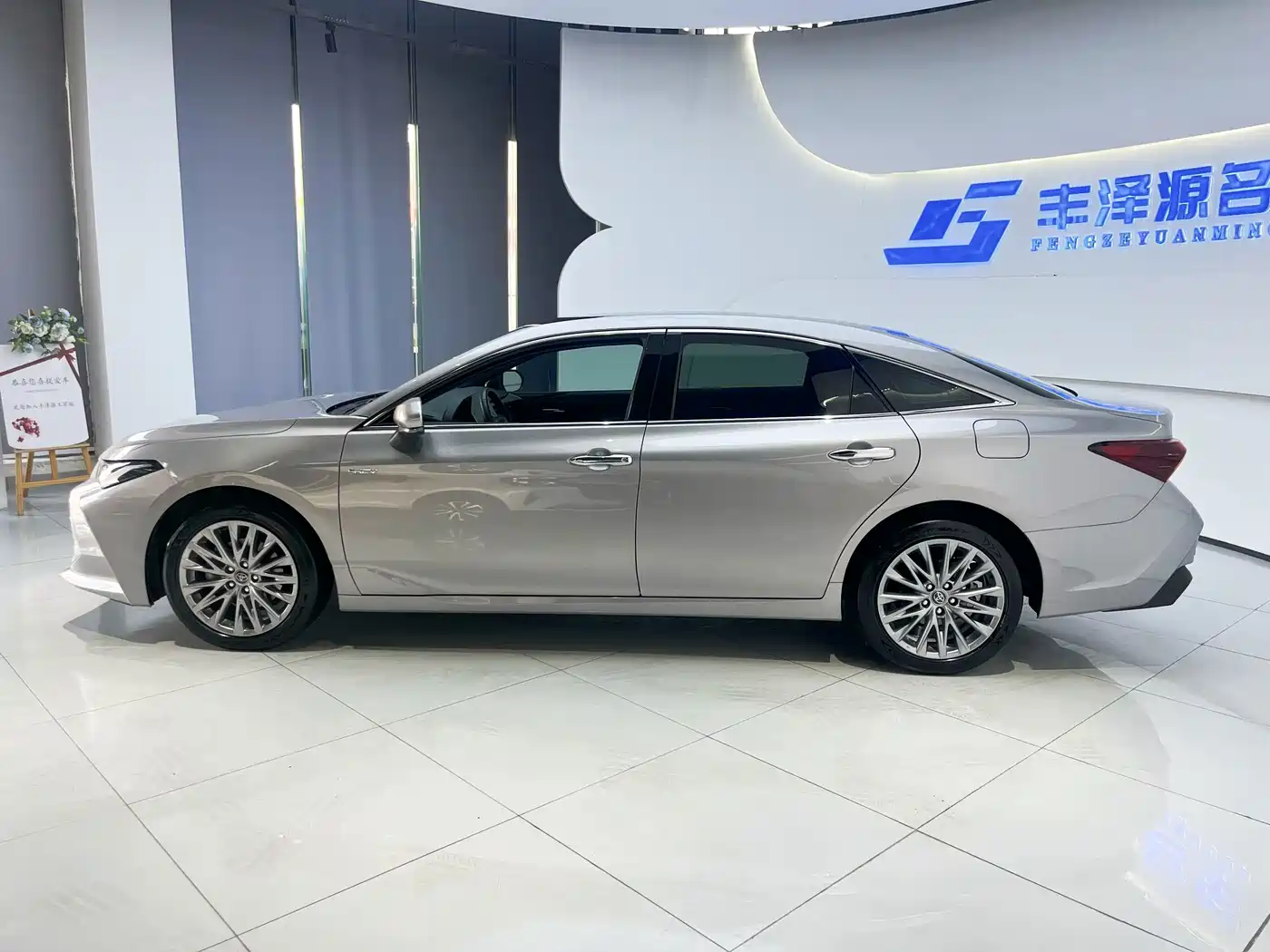 Toyota Avalon 2025 2024 Model Hybrid 2.0L Prestige Edition