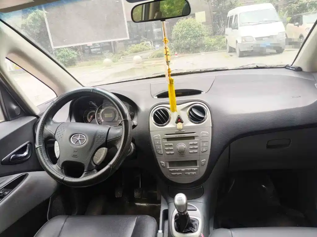 JAC Refine M2 2012 2011 1.8L MT Luxury 5-seater