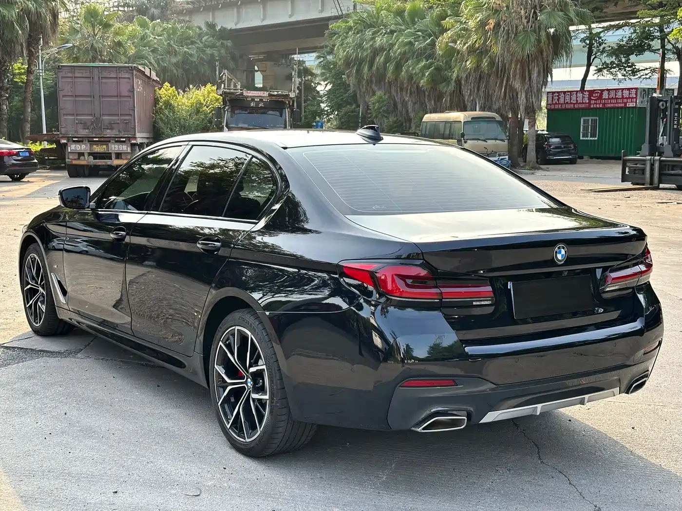 BMW 5 Series 2023 530Li Premium M Sport Package фото 9