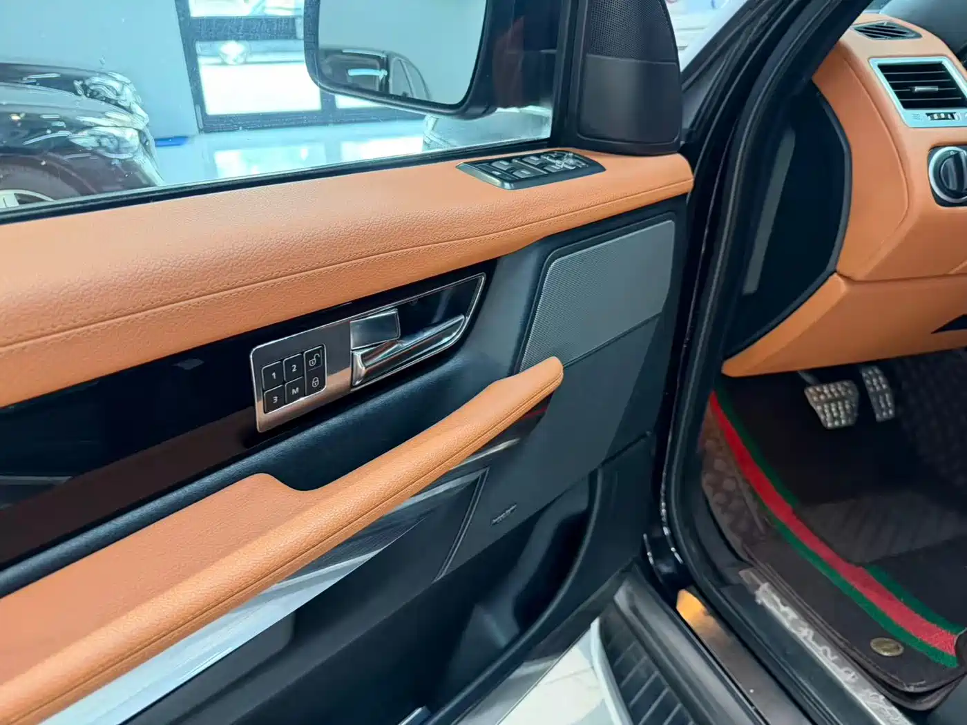 Photo 14 - Land Rover Range Rover Sport