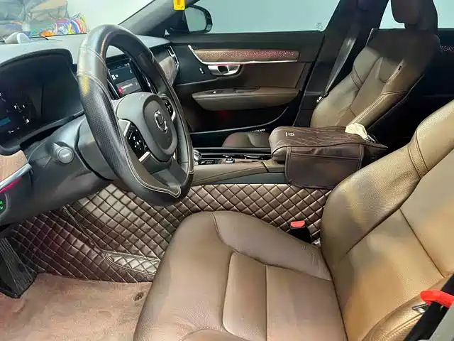 Volvo S90 2024 2024 B5 Momentum Luxury Edition