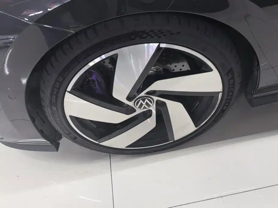 Photo 6 - Volkswagen Golf GTI