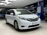 Photo 3 - Toyota Sienna