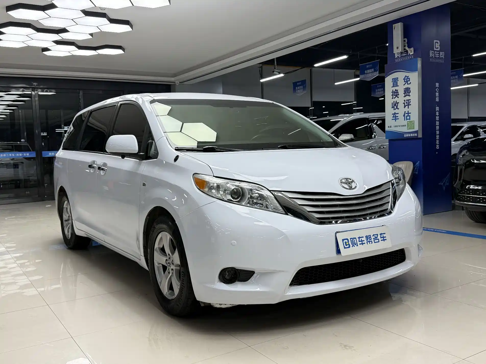 Photo 3 - Toyota Sienna