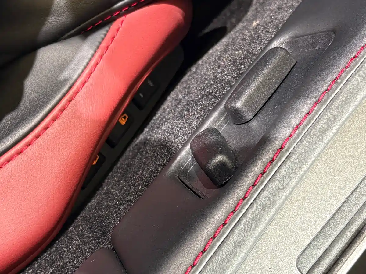 Aston Martin V8 Vantage 2010 2011 4.7L Sportshift Coupe