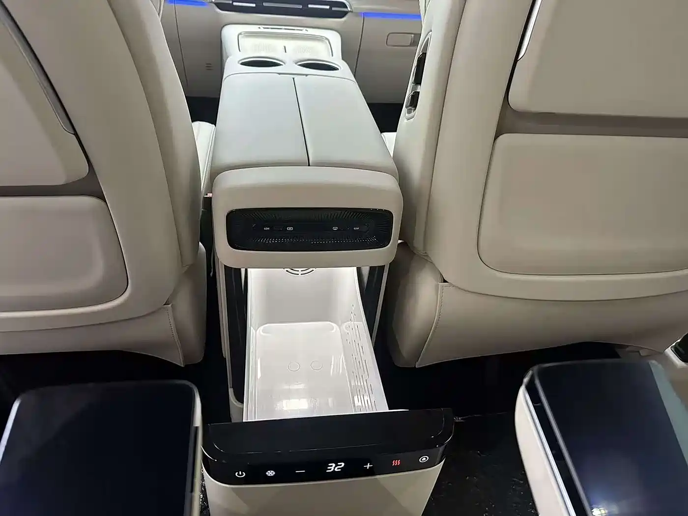 Voyah Auto Voyah Dreamer 2025 PHEV 4WD Kunpeng Premium Edition фото 6