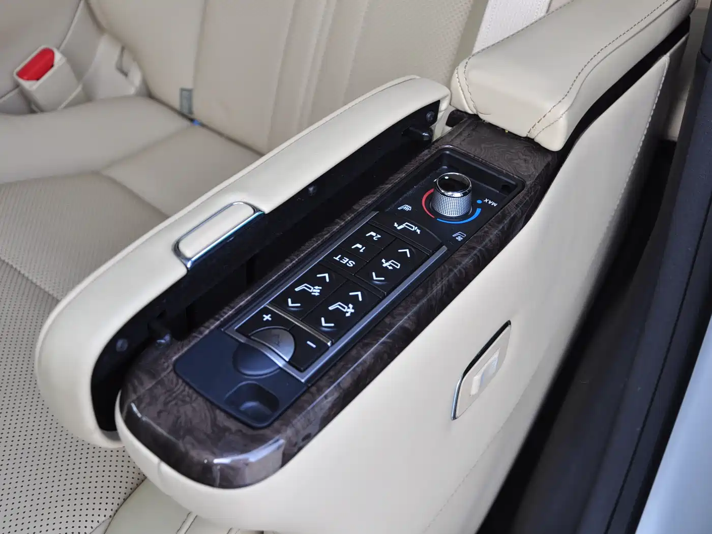 Toyota Alphard 2021 Hybrid 2.5L Premium фото 11