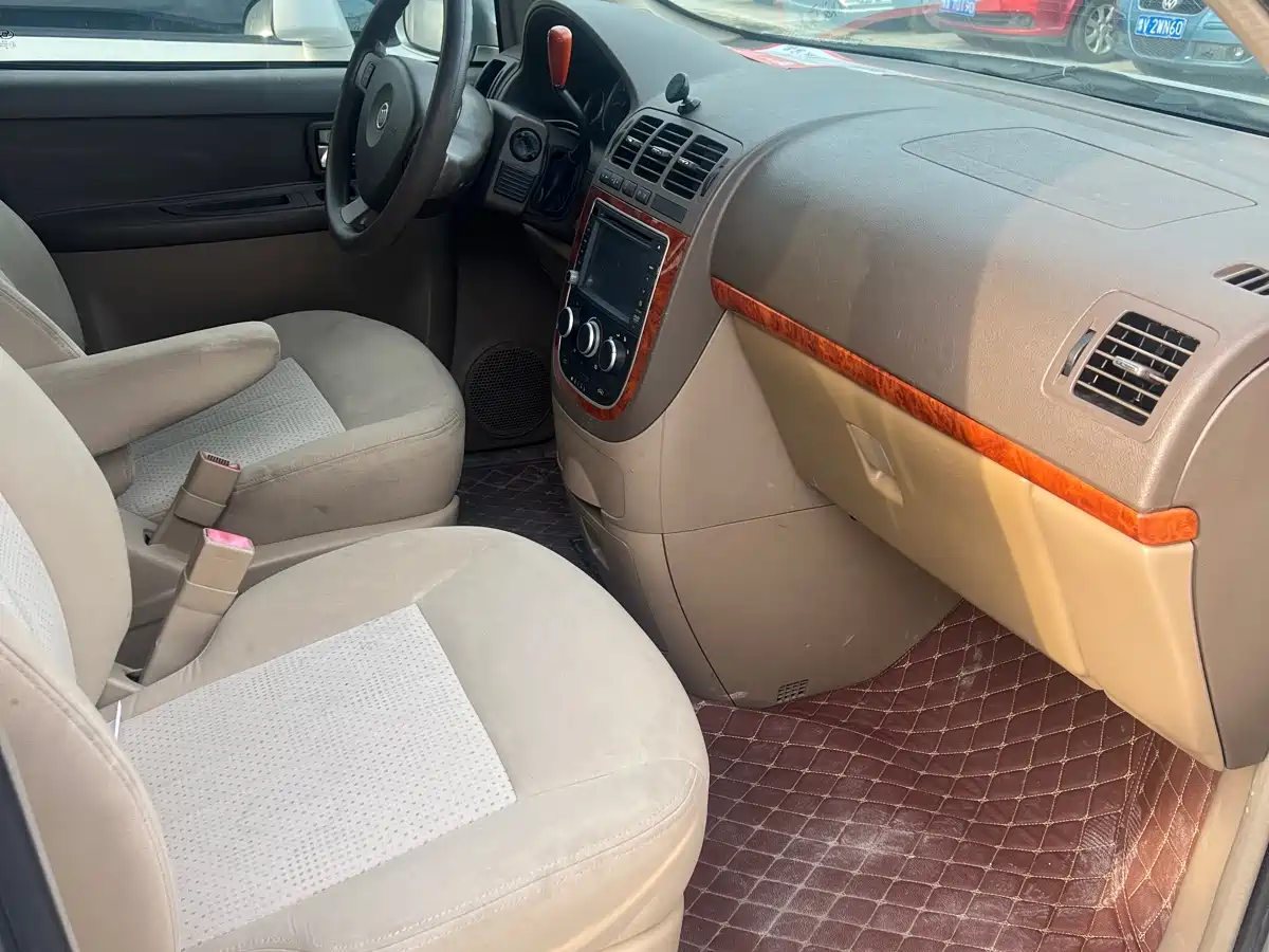 Buick GL8 2011 2.4L CT Comfort Edition фото 6