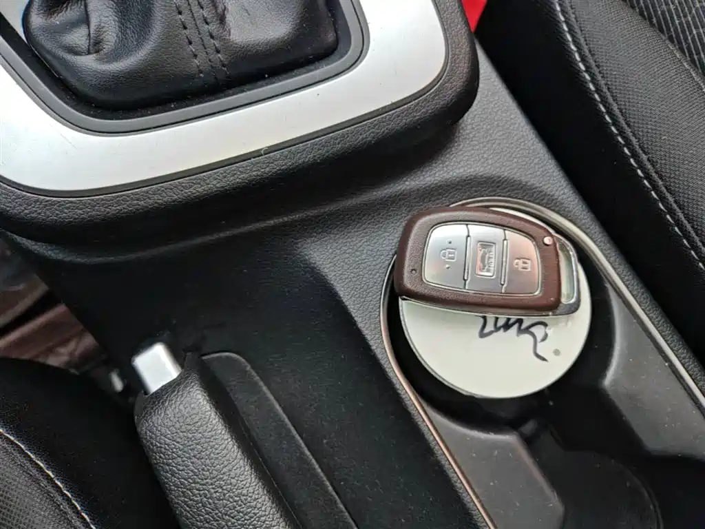 Hyundai Elantra 2016 Model 1.6L Automatic Smart Elite фото 9