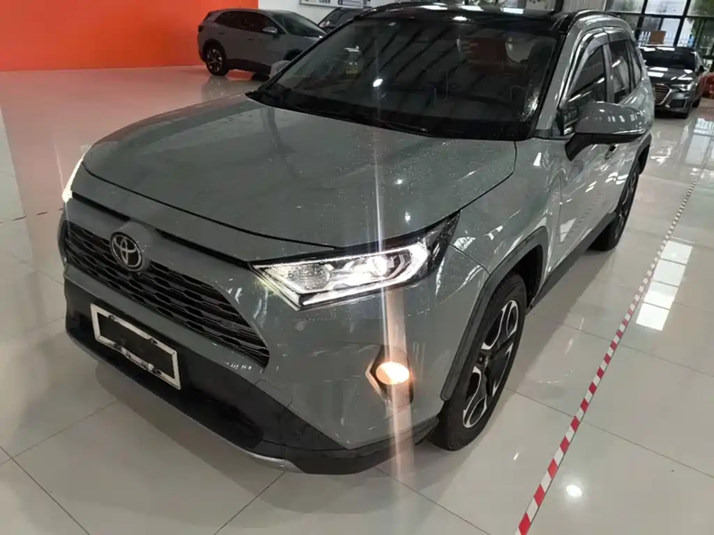 Фото 1 - Toyota RAV4