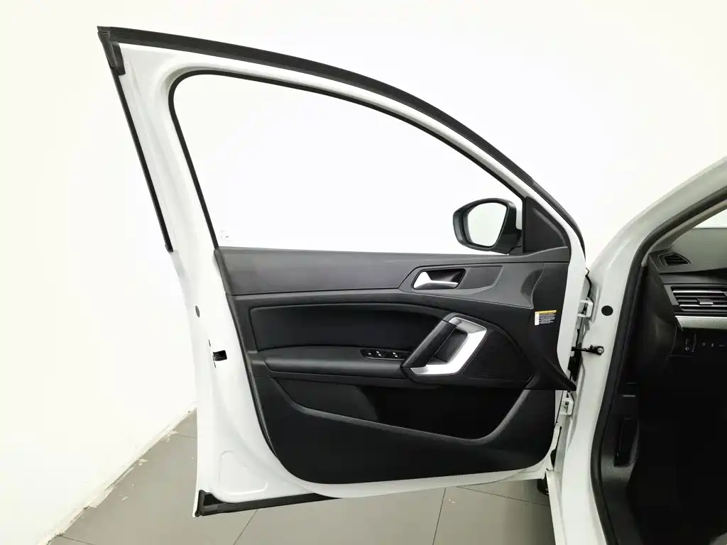 صورة 8 - Peugeot 408