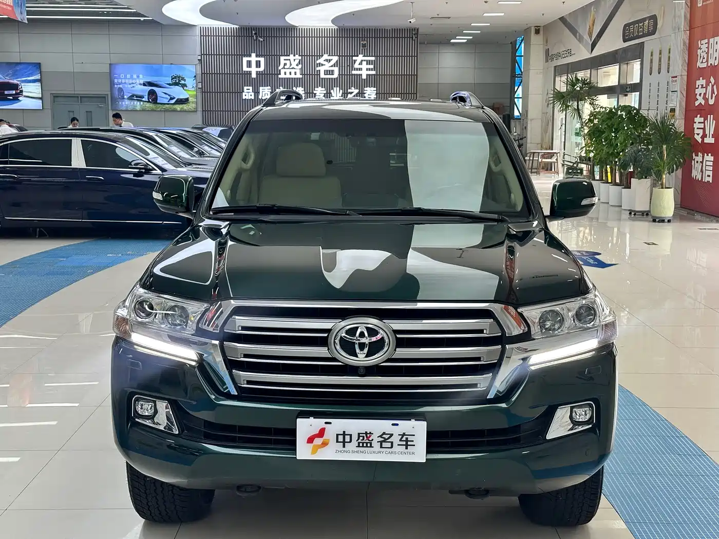 Toyota Land Cruiser 2016 4.6L Automatic VX-R фото 2
