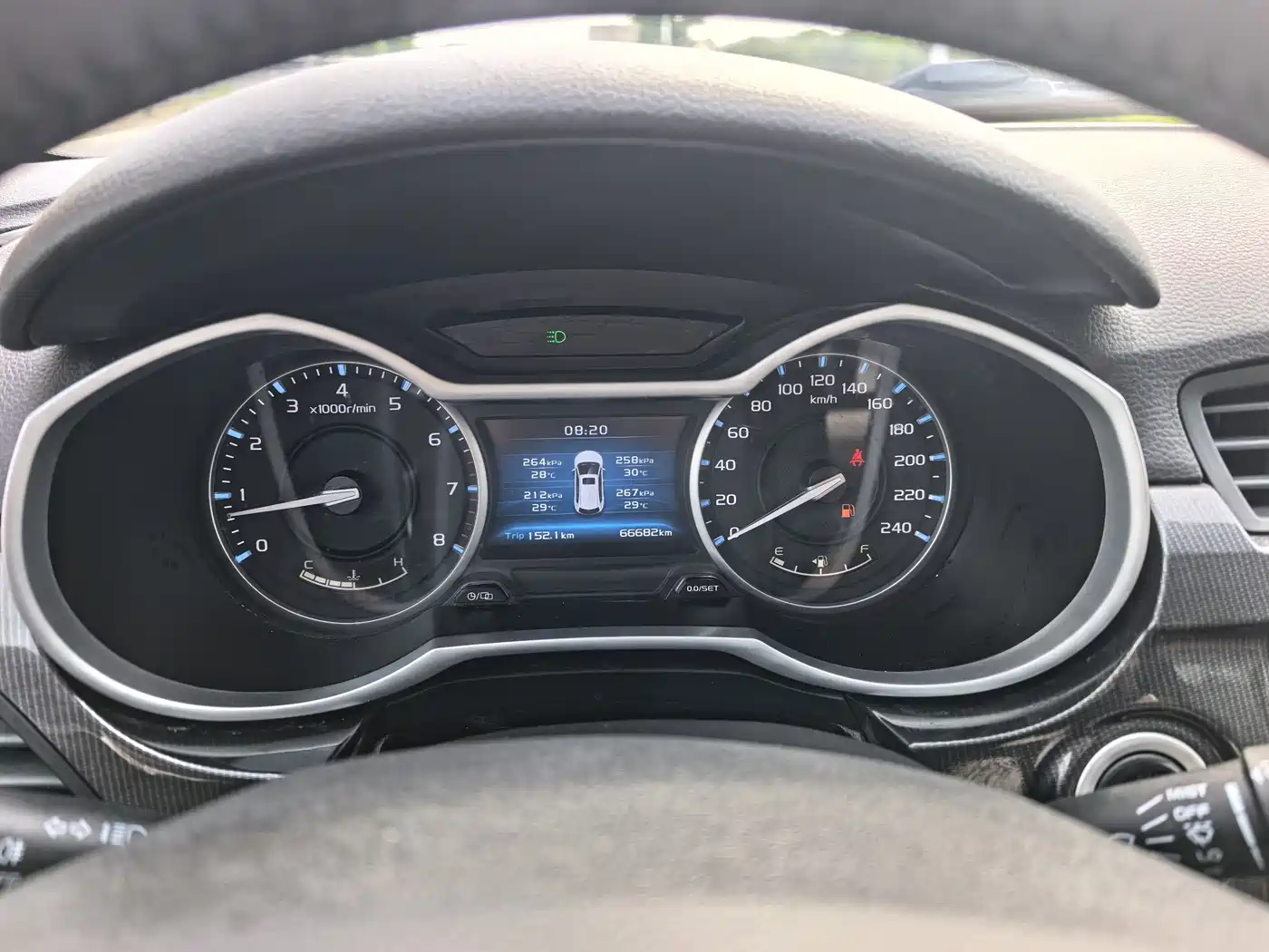 Фото 7 - Geely Emgrand