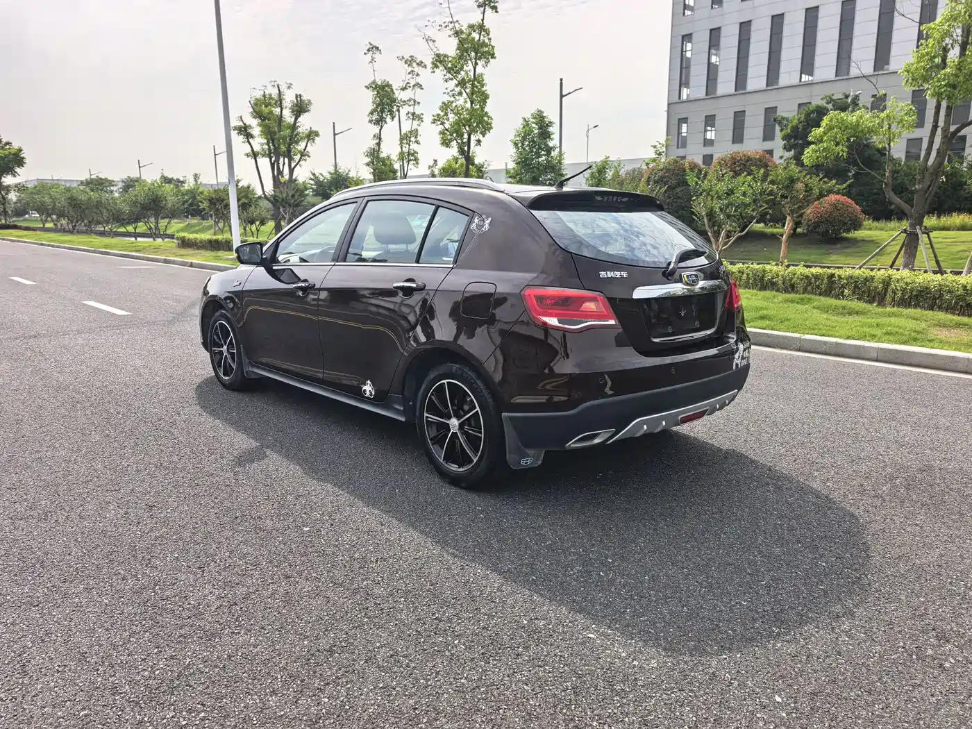 Фото 14 - Geely Emgrand