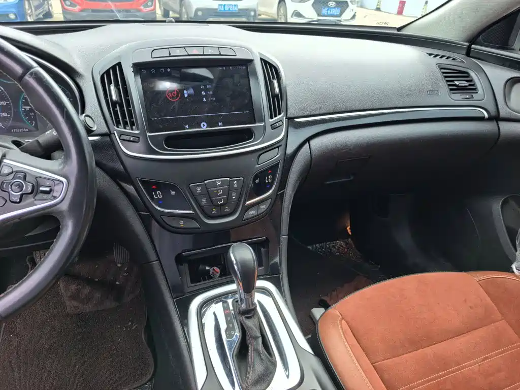 Photo 13 - Buick Regal