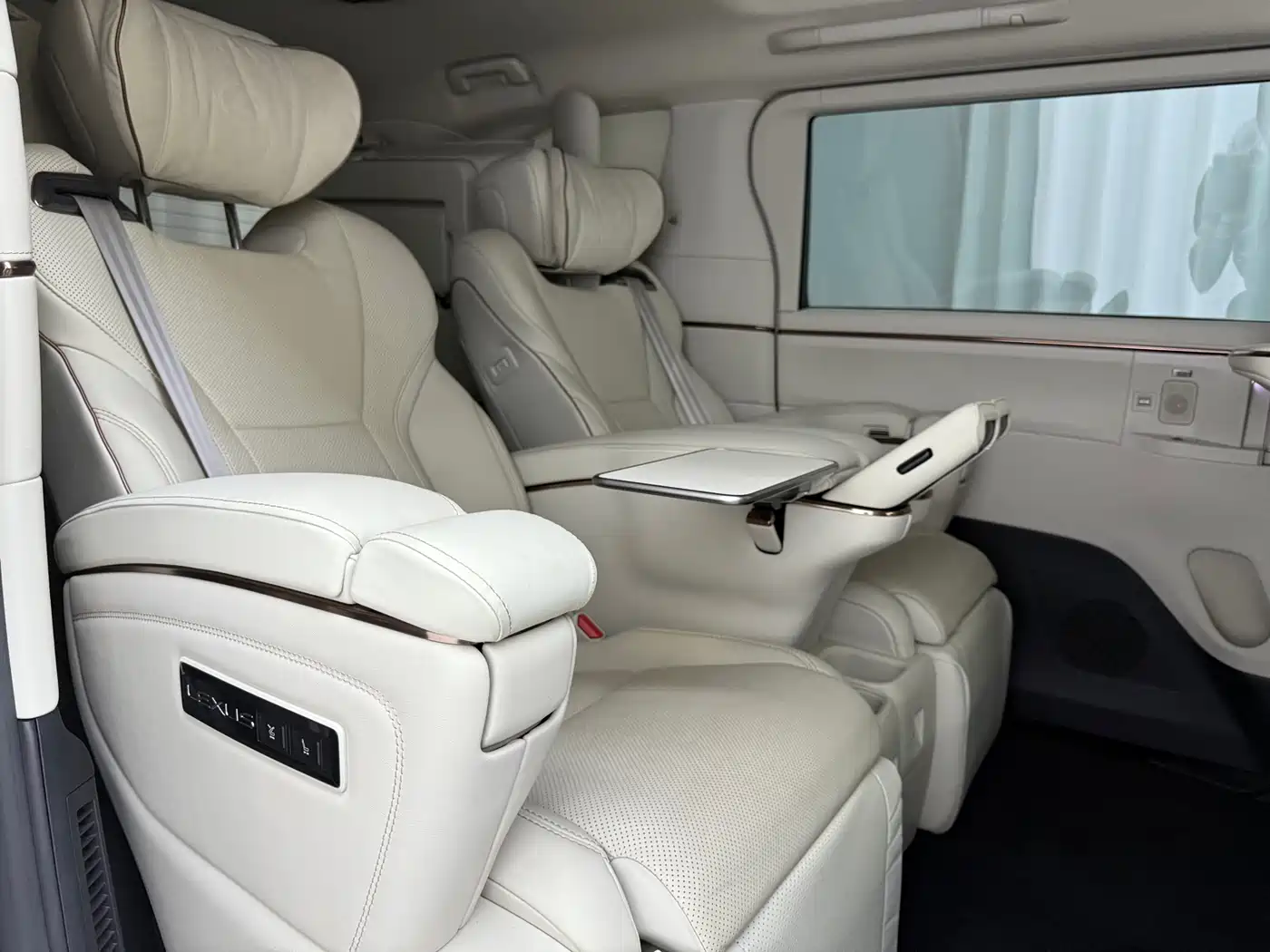 Lexus LM 2023 350h 7-Seater Elegance Edition фото 12