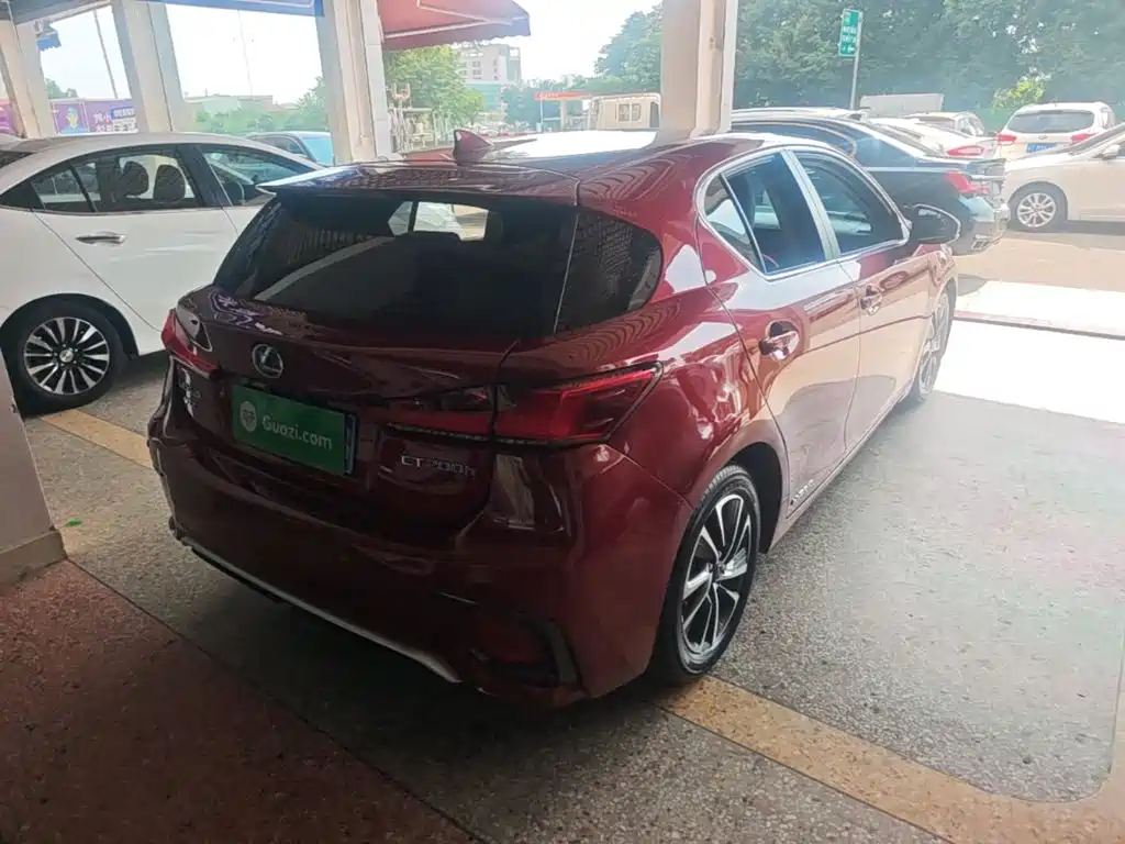 صورة 7 - Lexus CT