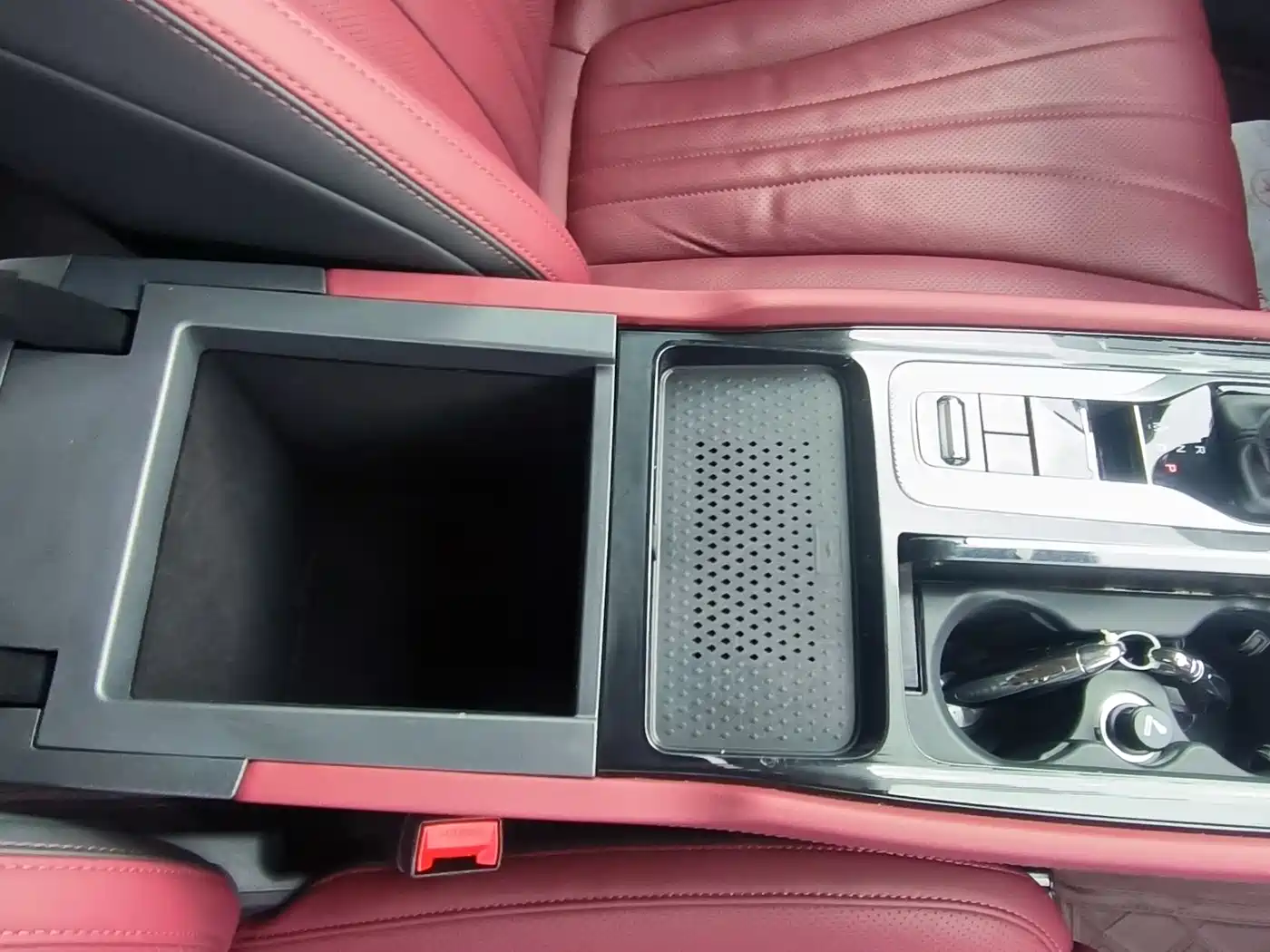 Hongqi H5 2024 2.0T Automatic Smart Connect Flag Smooth Edition фото 20