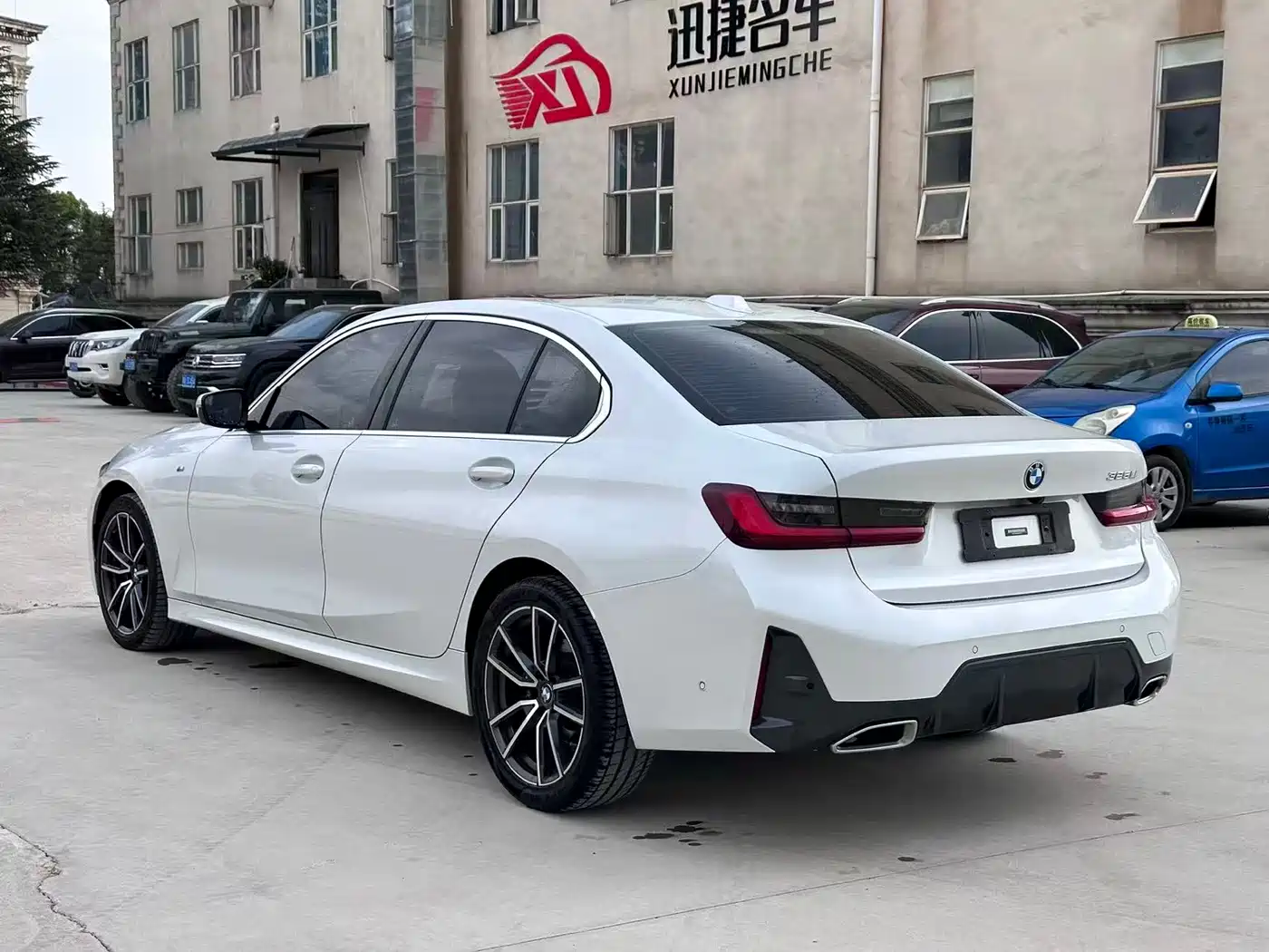 BMW 3 Series 2023 325Li M Sport Package фото 9