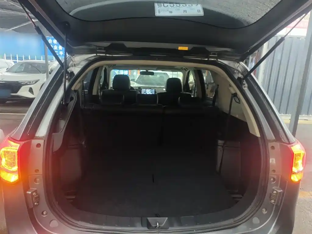 Mitsubishi Outlander (Import) 2014 2.4L 4WD Luxury Value Edition 7-seater фото 19