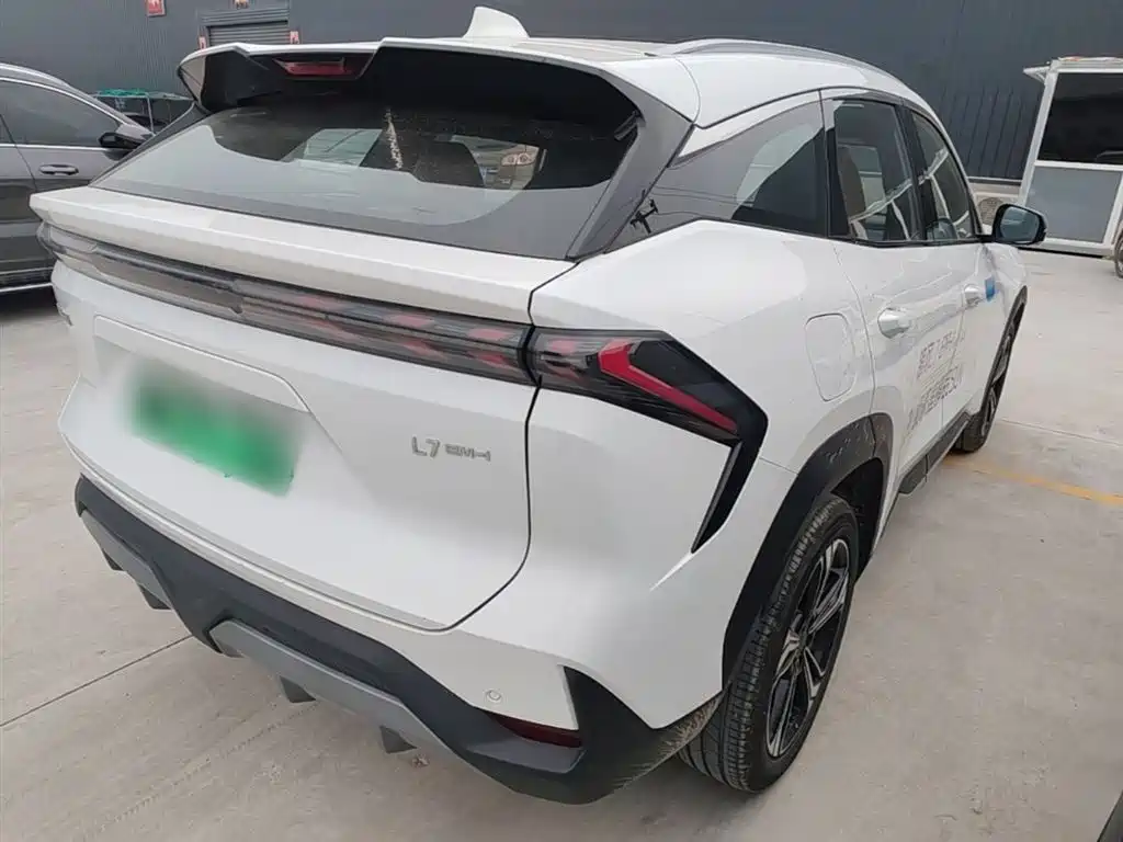 Geely Galaxy Galaxy L7 2025 EM-i 115km Explorer+ Edition фото 7