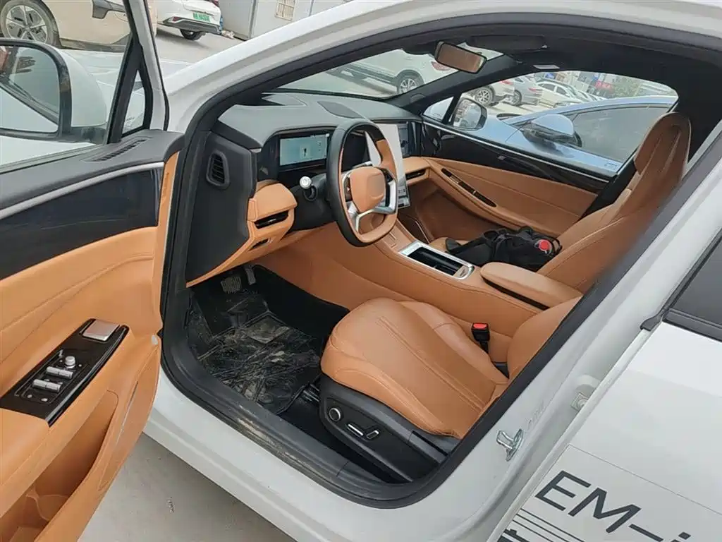 Geely Galaxy Galaxy L7 2025 EM-i 115km Explorer+ Edition фото 16