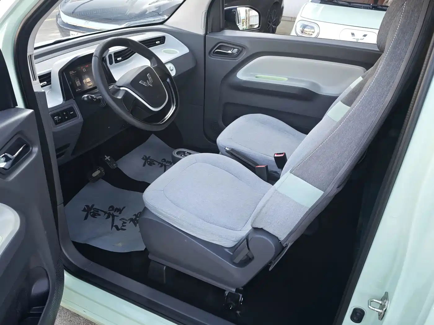 Photo 8 - Wuling Motors Hongguang MINIEV