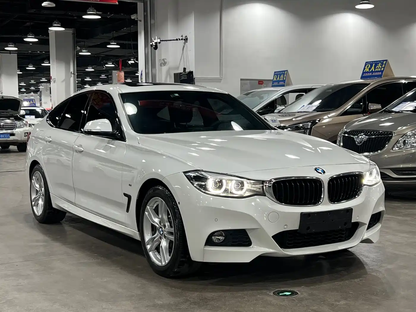 BMW 3 Series GT 2019 320i M Sport Package фото 3
