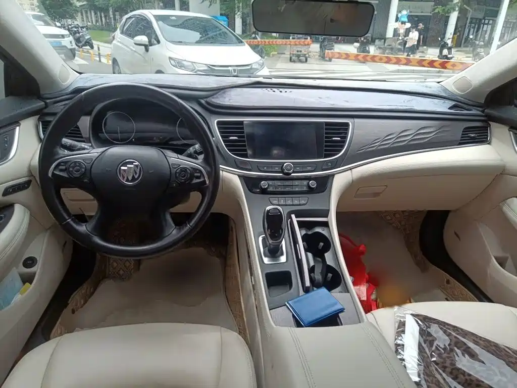 Фото 13 - Buick LaCrosse