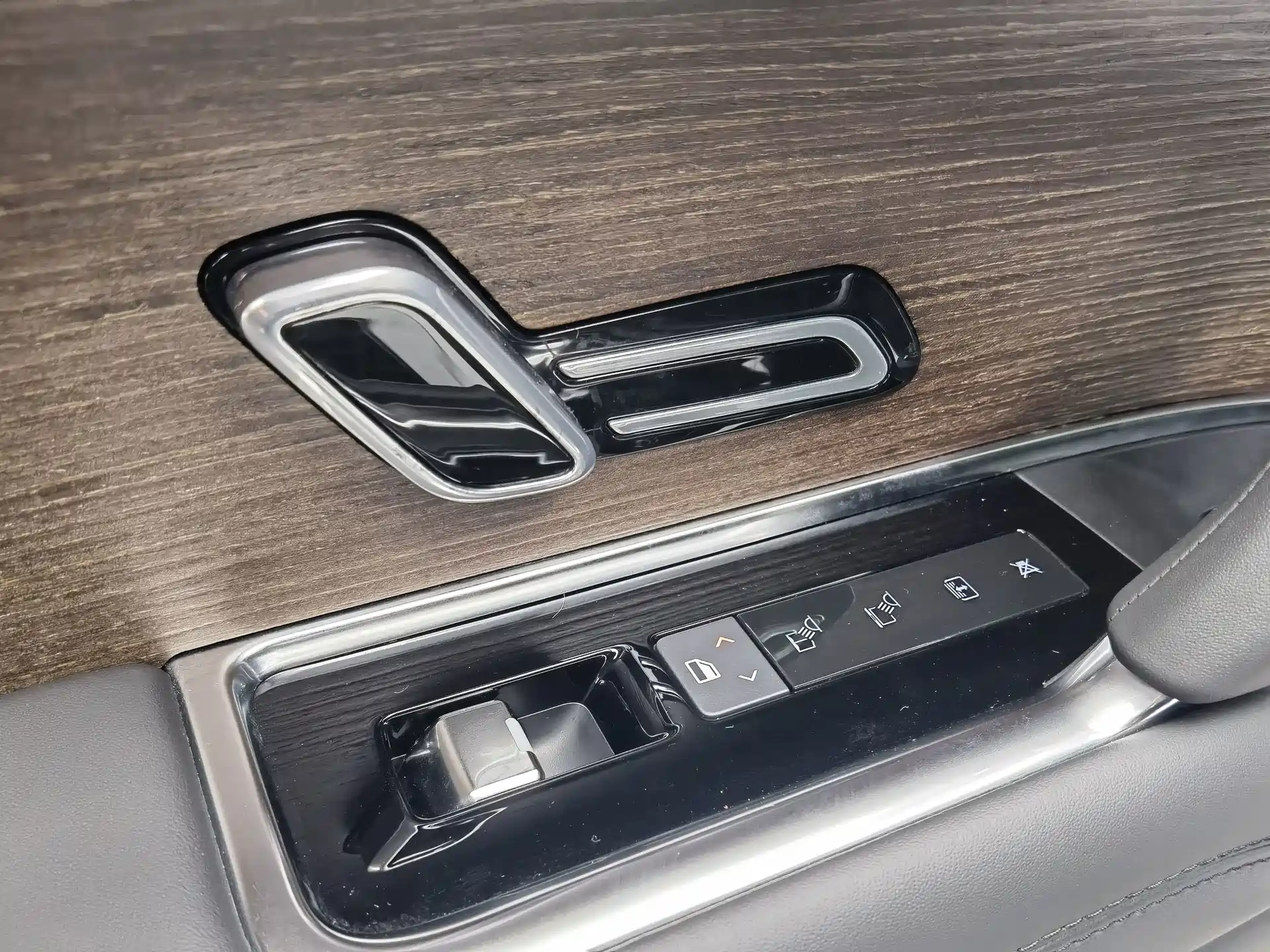 Photo 17 - Land Rover Range Rover