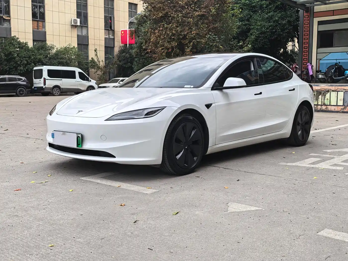 TESLA MODEL 3