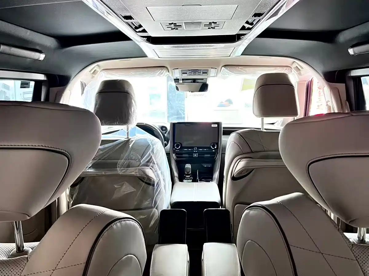 Toyota Alphard 2024 Hybrid 2.5L Ultimate Enjoyment Edition фото 11
