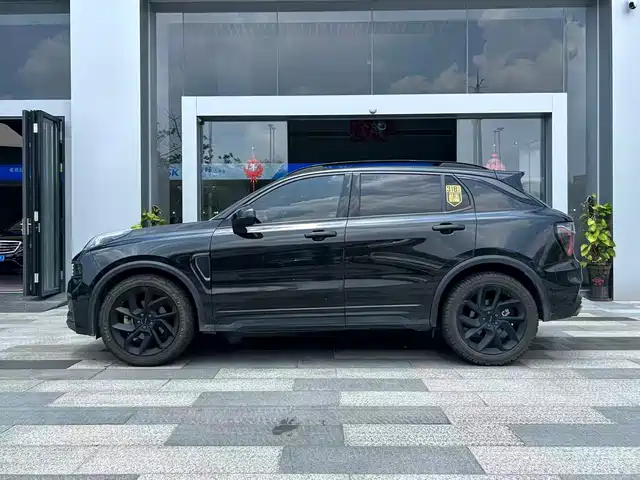 Lynk & Co 01 2021 2.0TD AWD Night Edition — фото 3