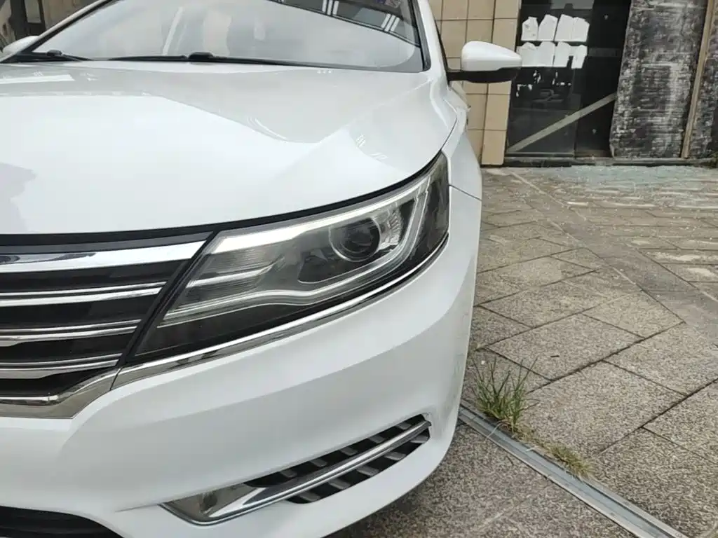Фото 24 - Roewe i6