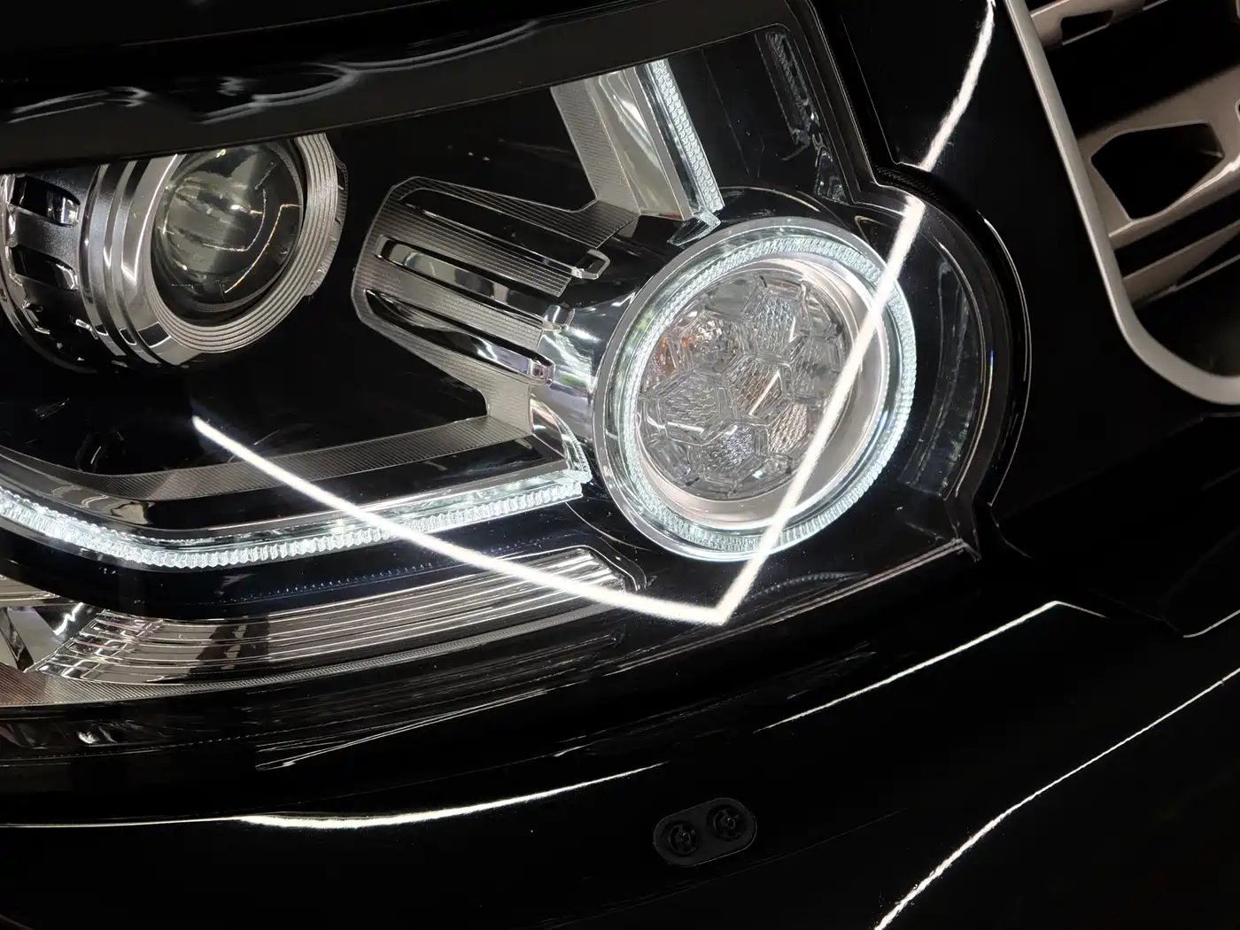 Land Rover Discovery 2015 3.0 SC V6 HSE Luxury фото 12