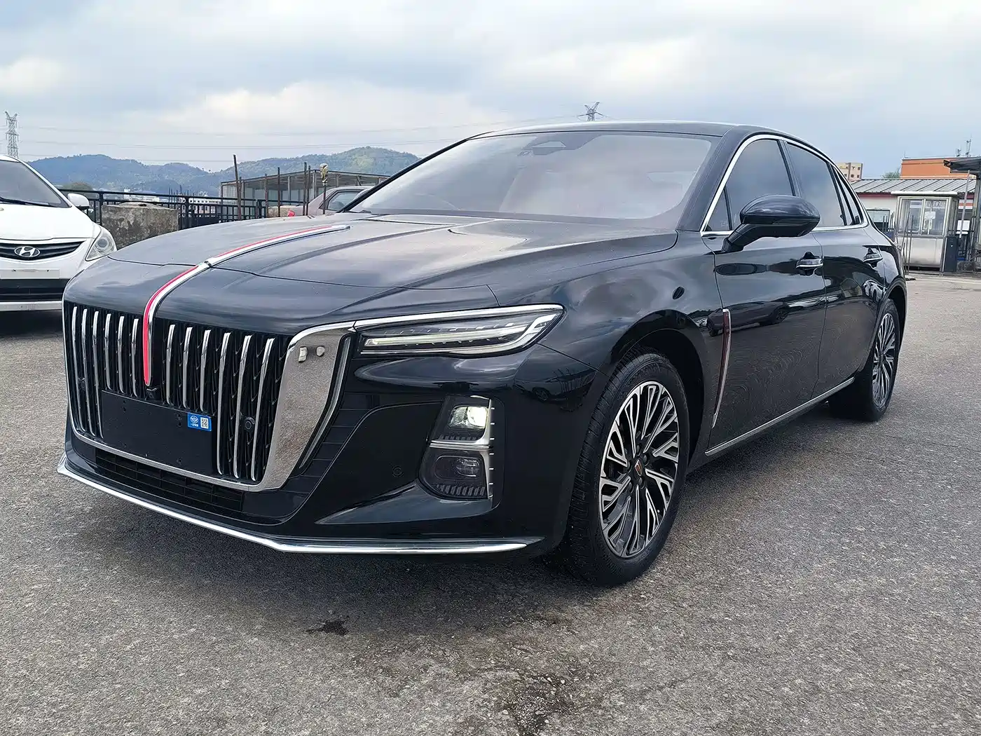 Hongqi H5 2024 2.0T Automatic Smart Connect Flag Smooth Edition